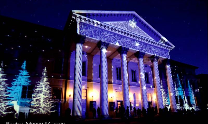 Projection de Noël cartographiée sur le théâtre de Côme - Magic Light Festival 2013