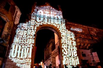 Projections de Noël sur les façades respectant l'architecture