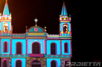 Projections de Noël sur les façades respectant l'architecture