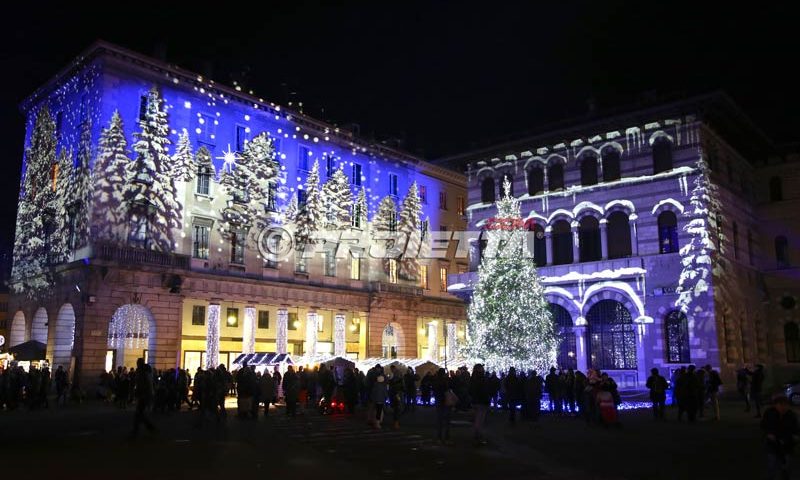 Projection de forêt enneigée de Noël - Côme Magic Light Festival 2015