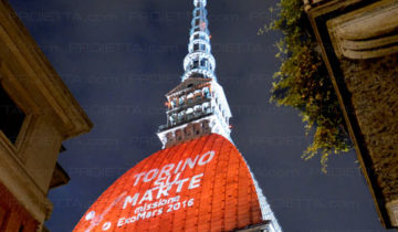 Projection sur la Mole Antonelliana