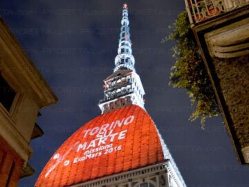Projection sur la Mole Antonelliana