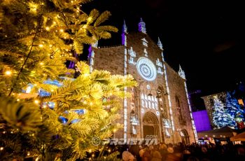 Projections de Noël sur les façades respectant l'architecture