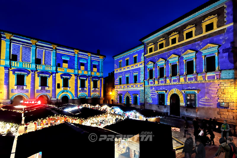 Projections de Noël sur les façades respectant l'architecture