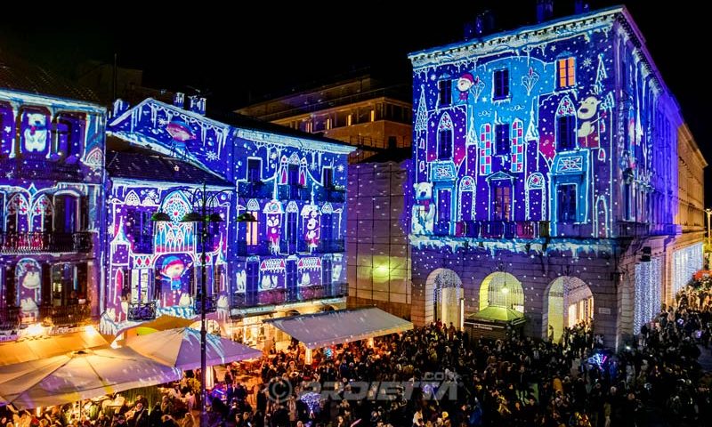 Projections de Noël sur les façades respectant l'architecture