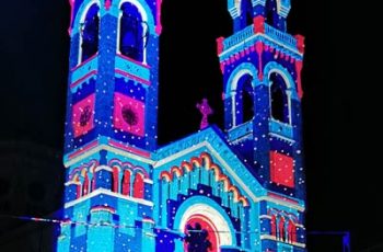 Projections de Noël sur les façades respectant l'architecture